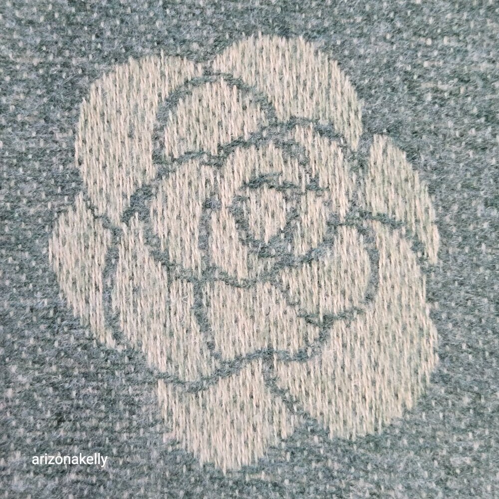 NWOT Wool Blend Rose Woven Fringe Scarf Floral Flower - Picture 4 of 8